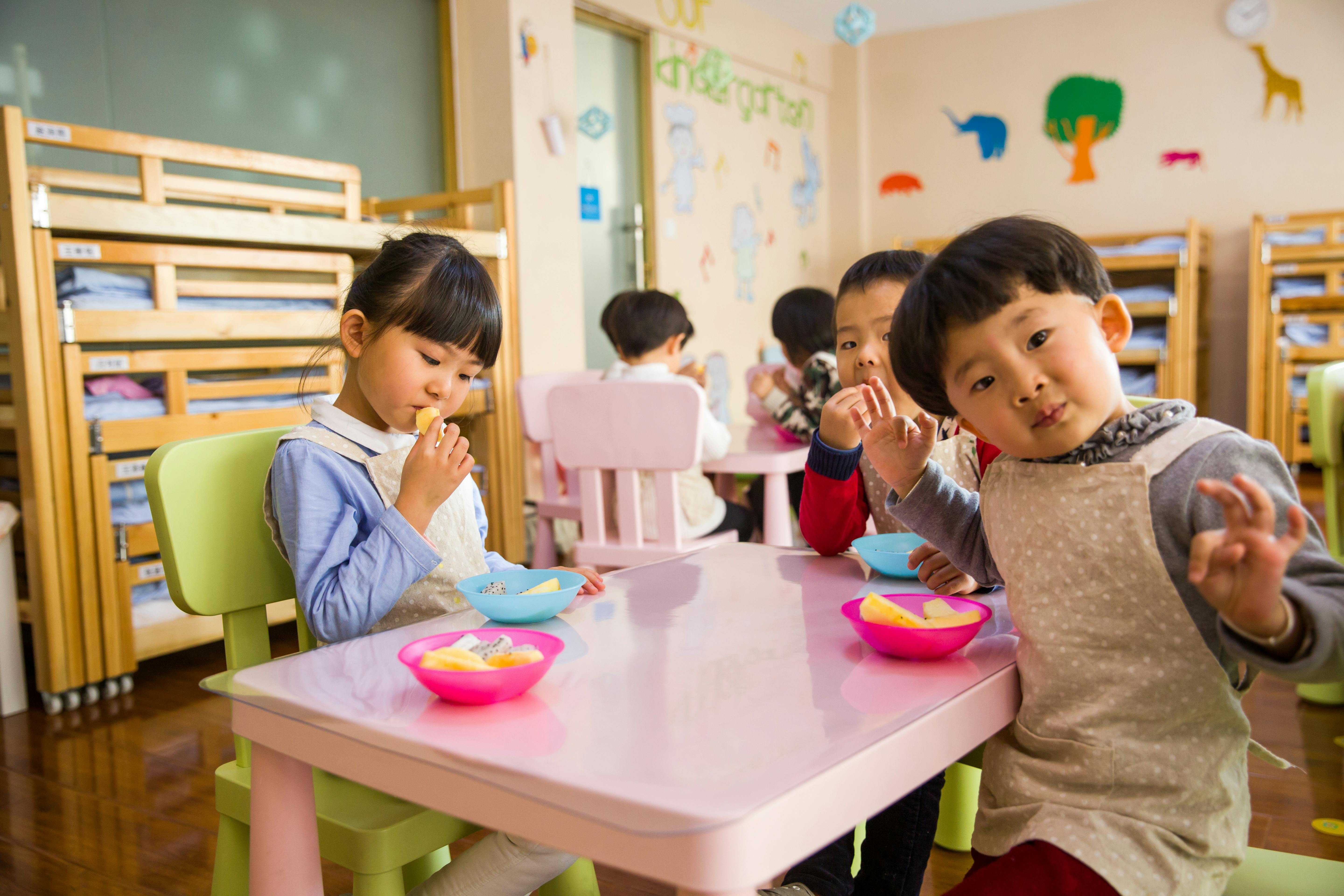 Apakah Tepat Bila Orang Tua Menitipkan Anak di Daycare?