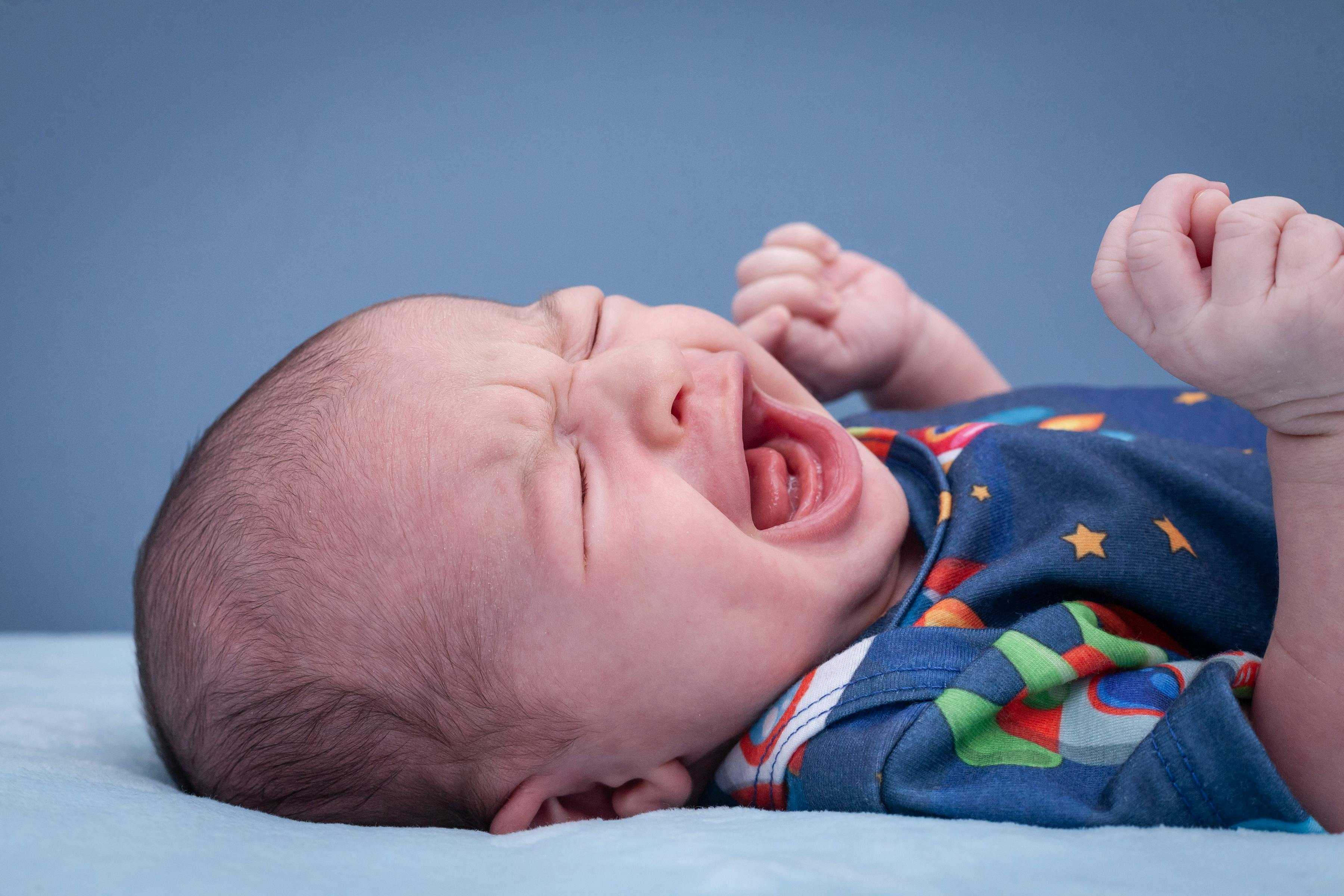 Tangisan Bayi di Malam Hari, Jangan Langsung diberi Susu