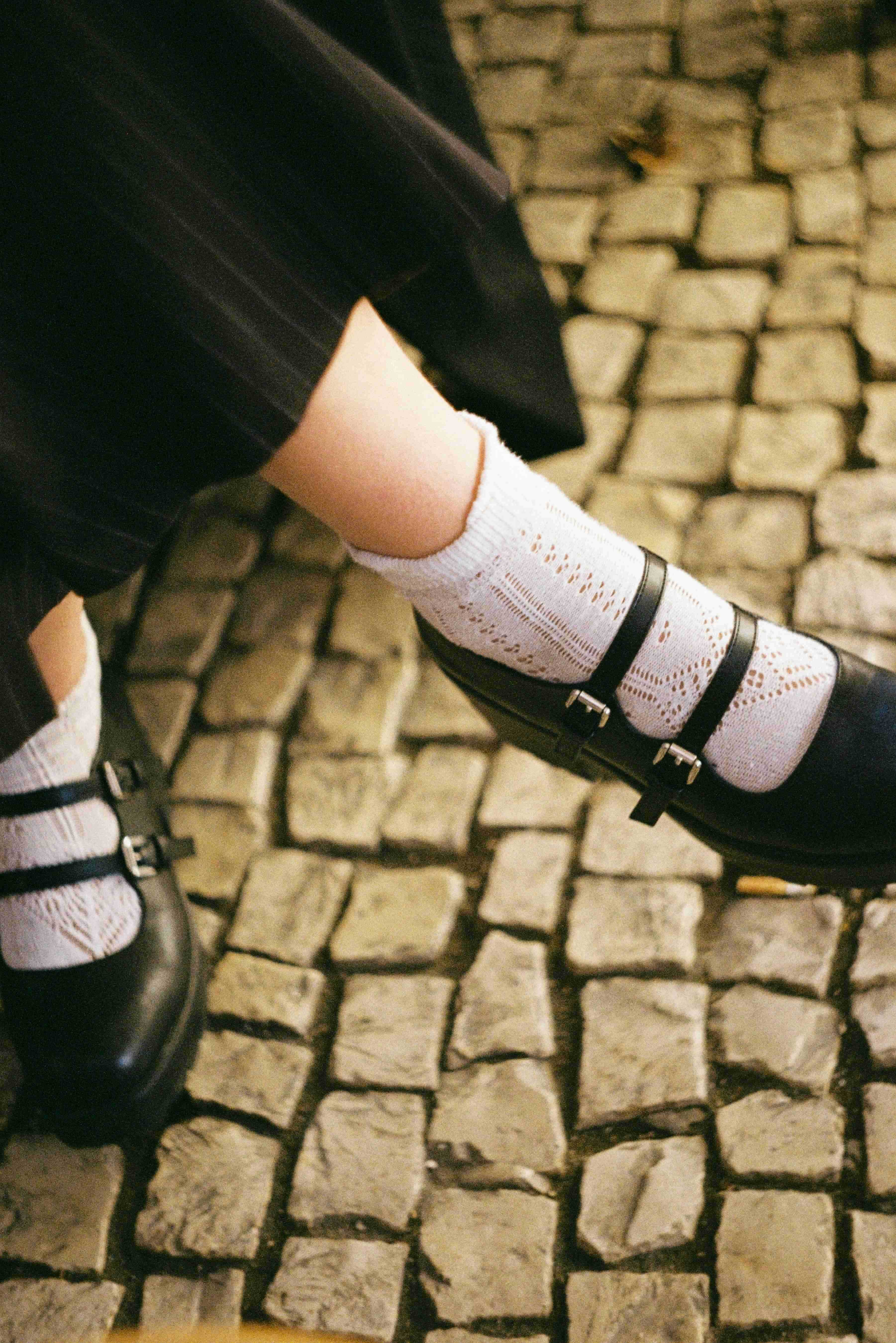 Pesona Sepatu Mary Jane yang Selalu Ngetren