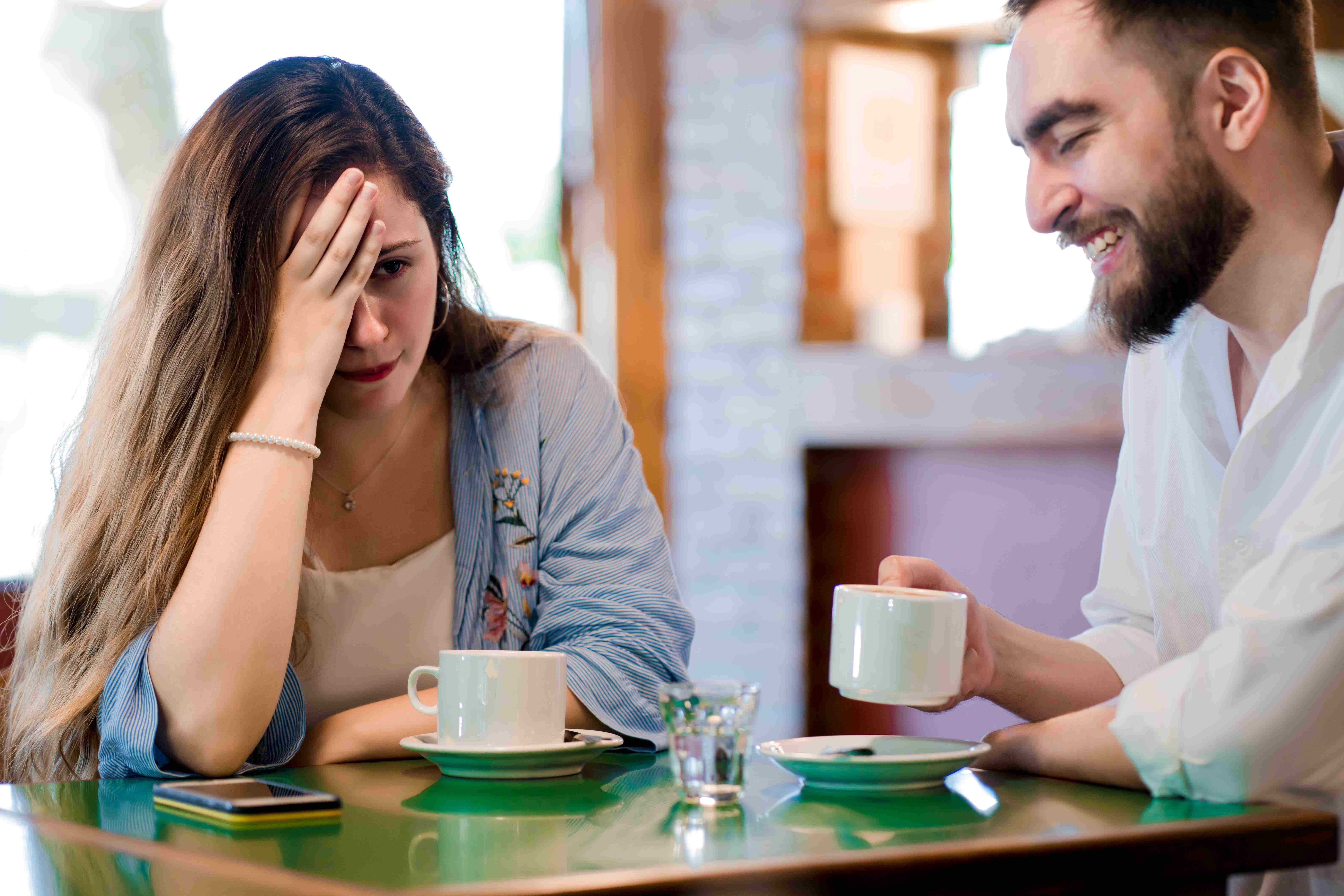 Waspadai Perilaku Love Bombing dalam Hubungan Cinta!