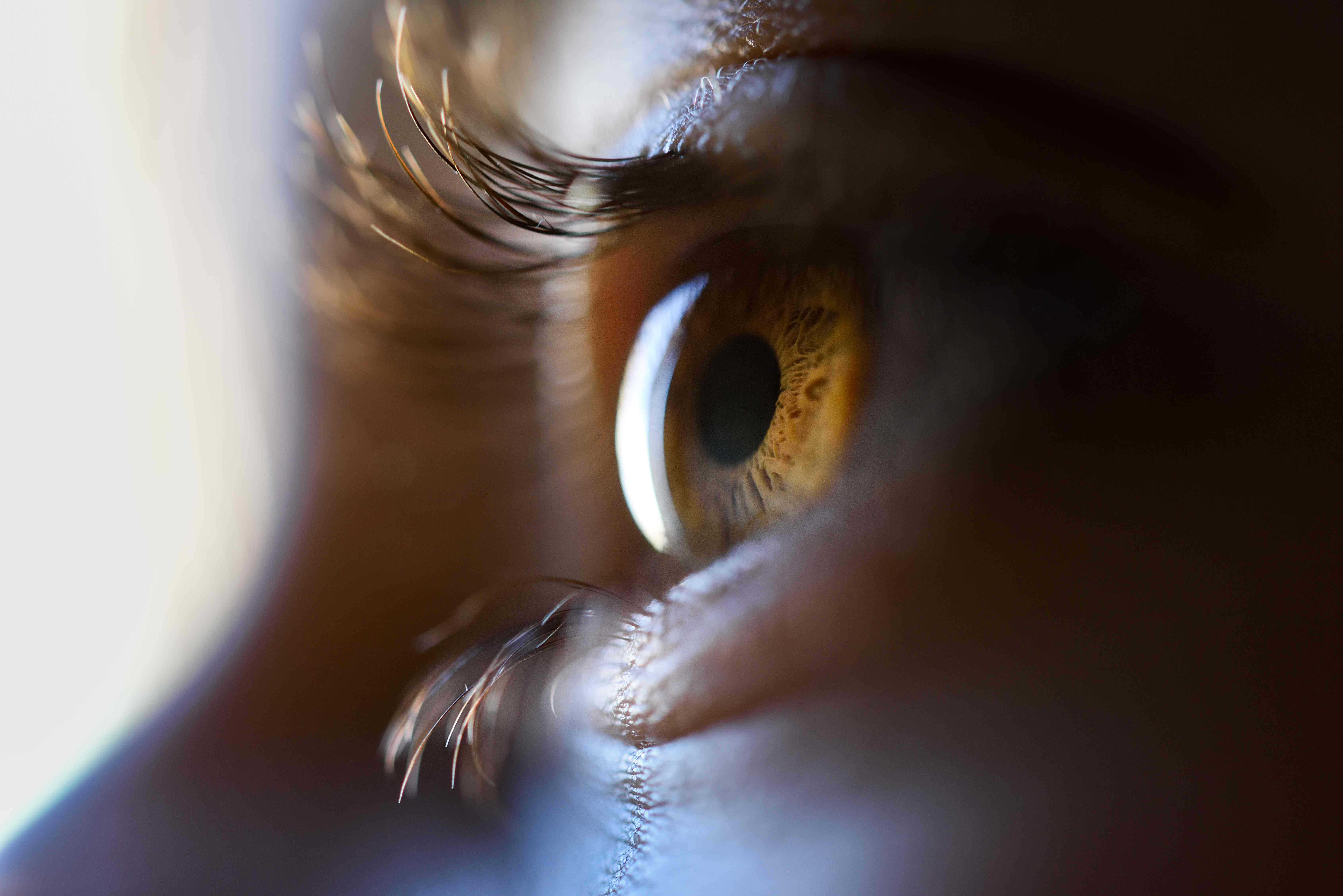 Amankah Anak-anak Menggunakan Softlens? Sini, Dikasih Paham!